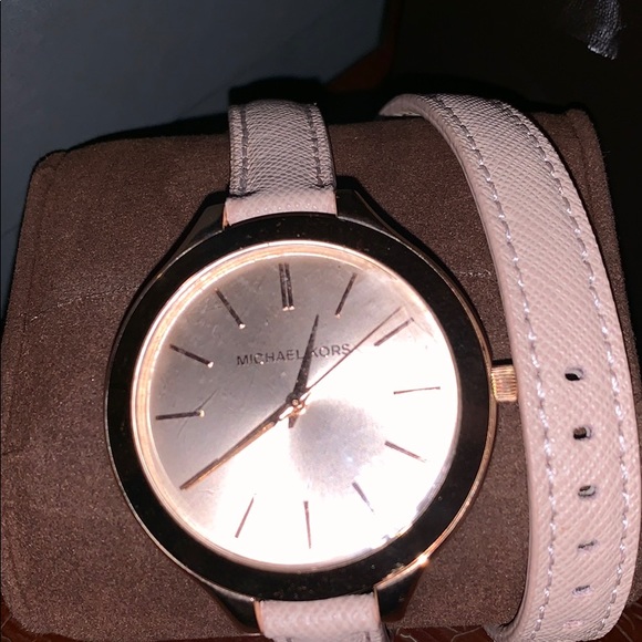 Michel Kors Limited Edition Rose Gold Watch - Picture 4 of 5